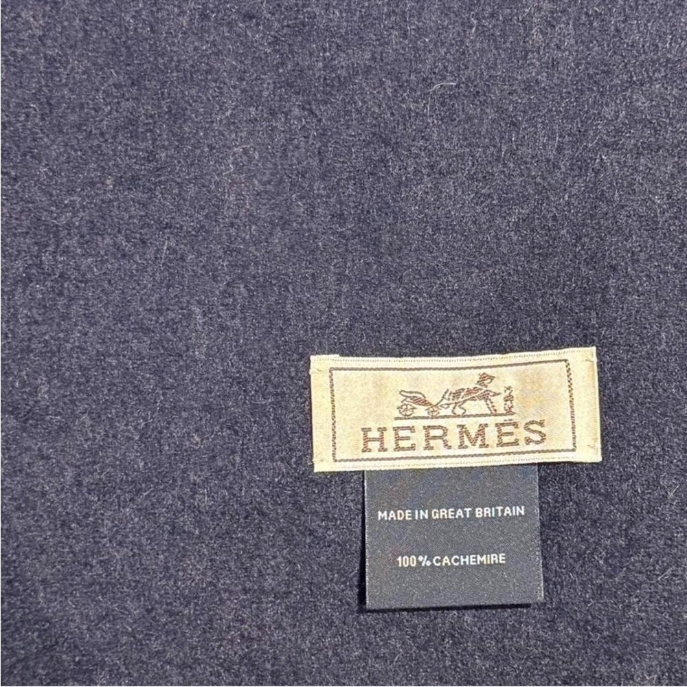 Hermès Unisex Recto-Verso Cashmere Scarf - Picture 2 of 5
